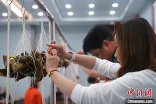 美记：湖人近期一直在谈穆雷和布朗 洛杉矶被穆雷视为首选目的地